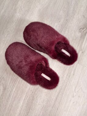 Falls Creek Women's Faux Fur Slip-On Slippers in Burgundy